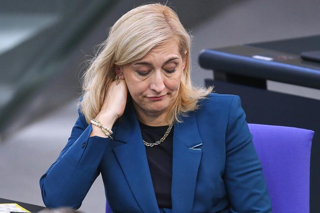 Gesundheitsministerin räumt Milliarden-Risiko bei Masken-Klagen ein