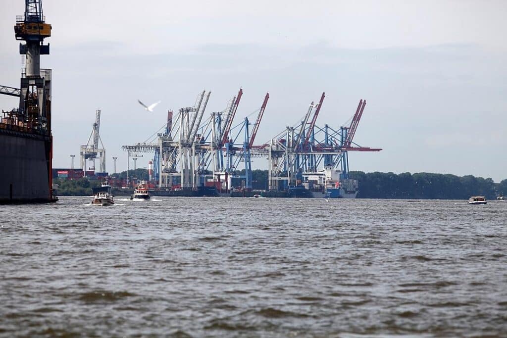 Hamburg erweitert Drehkreis im Waltershofer Hafen für größere Containerschiffe