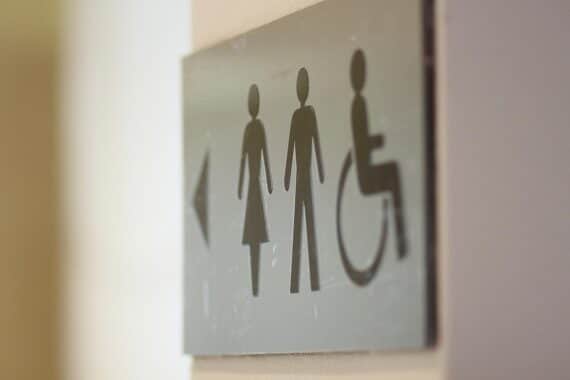 Mobil WC-Symbol für inklusive Veranstaltungen: Barrierefreiheit und Unterstützung für Menschen mit Behinderung.