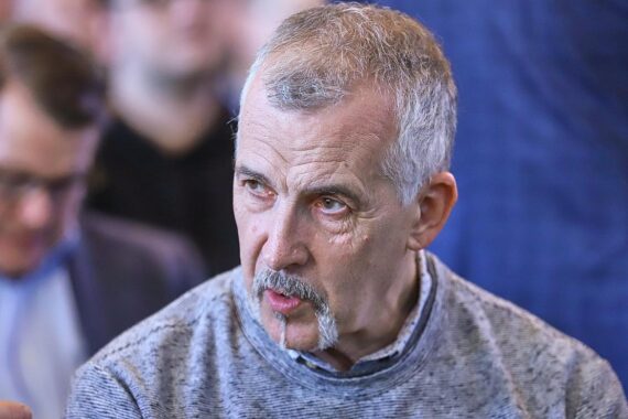 Thomas Keindorf diskutiert Arbeitsmarktzahlen; besorgt über steigende Arbeitslosigkeit in Sachsen-Anhalt.