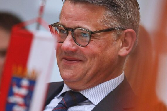 Ministerpräsident Boris Rhein empfängt US-Botschafter Meltzer, betont hessisch-amerikanische Beziehungen.