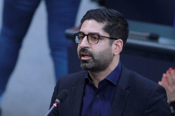 Kaweh Mansoori spricht über kostengünstigen Stromnetzausbau und Freileitungen zur Entlastung der Haushalte.