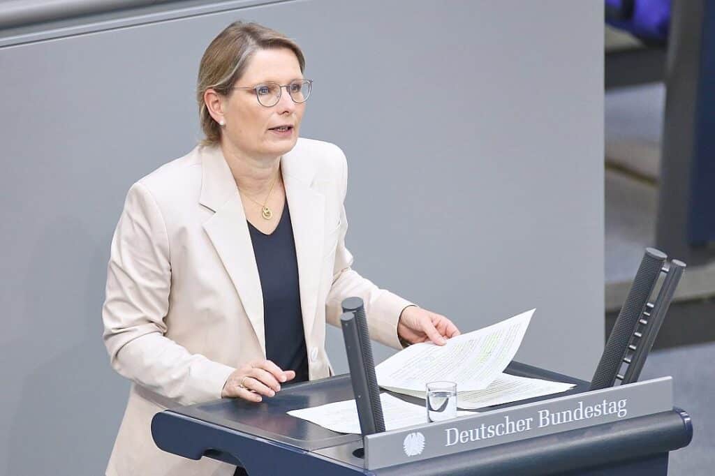 Hubig sieht "sehr viele Verlierer" durch verschobene Richterwahl