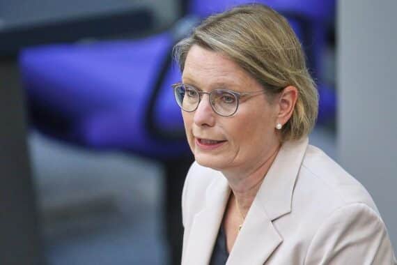 Bundesjustizministerin Stefanie Hubig präsentiert Gesetzentwurf gegen Terrorismus und Spionage. Sicherheit erhöhen!