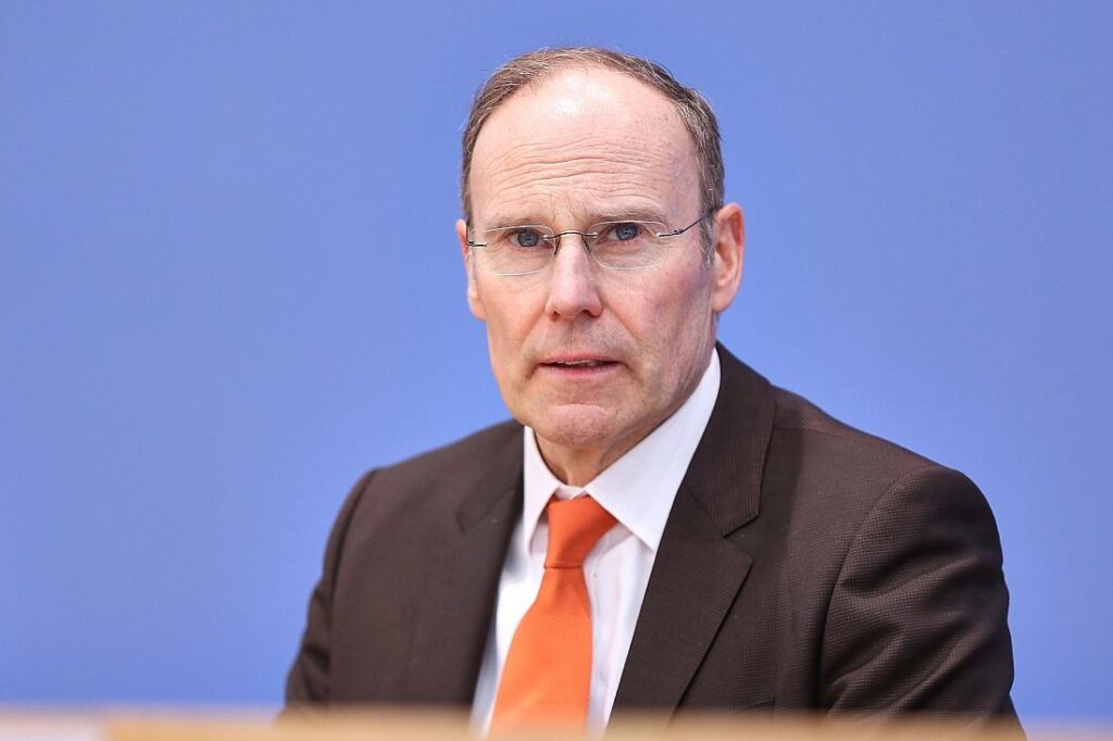 IW-Experte: Geplantes Bundestariftreuegesetz bringt mehr Bürokratie