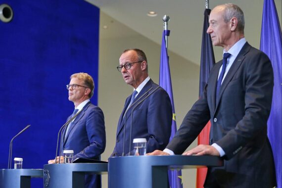 Wirtschaftsführer diskutieren Reformen zur Stärkung des Mittelstands und Investitionen in Deutschland.