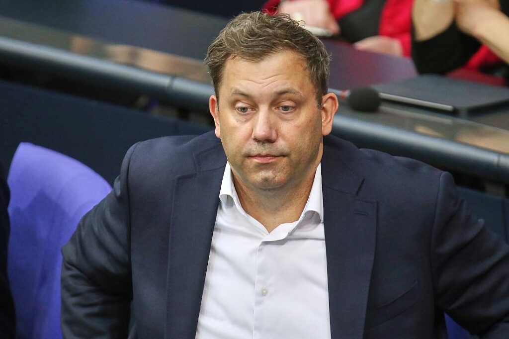Klingbeil fordert Wiederholung der Wahl von Brosius-Gersdorf