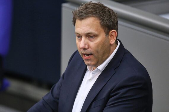 Lars Klingbeil, der SPD-Chef, im Gespräch über Visionen und Zukunft der Sozialdemokratie.