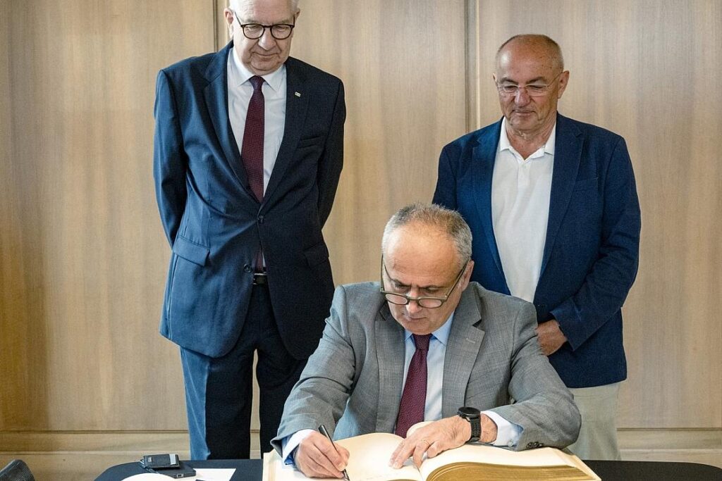 Kroatischer Botschafter trägt sich in Goldenes Buch von Heilbronn ein