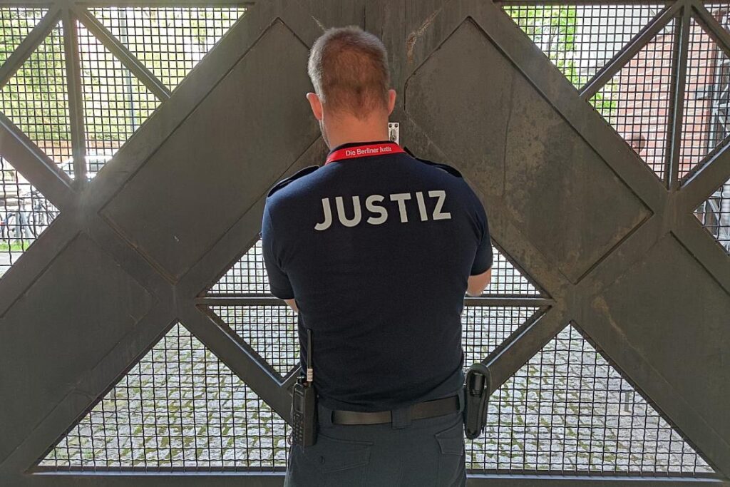 Linke protestiert gegen Abschiebehaft in Arnstadt