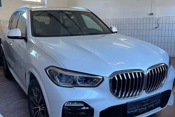 Luxusautos und Bargeld: Zollfahndung beschlagnahmt Vermögen eines verurteilten Autohändlers.