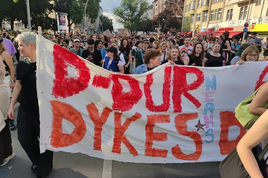 Mehrere Tausend Teilnehmer bei "Dyke-March" in Berlin