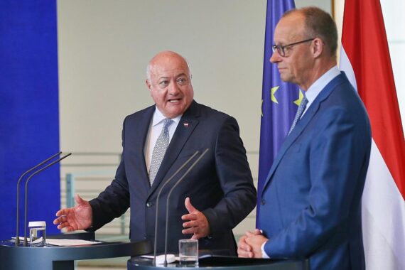 Christian Stocker und Friedrich Merz beim Gespräch über europäische Themen in Salzburg.