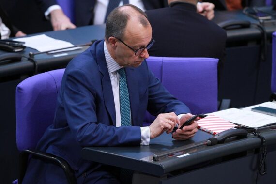 Friedrich Merz und Lee Jae-myung im Gespräch über wirtschaftliche Beziehungen zwischen Deutschland und Südkorea.