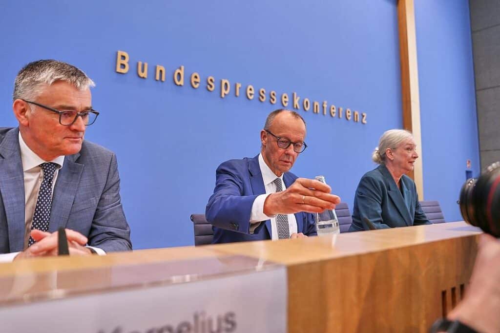 Merz will keine Feiertage abschaffen