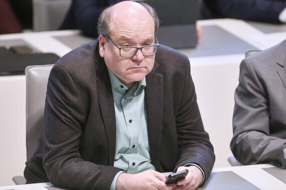 Umweltminister Christian Meyer präsentiert den neuen Schacht zur Rückholung radioaktiver Abfälle in Asse II.