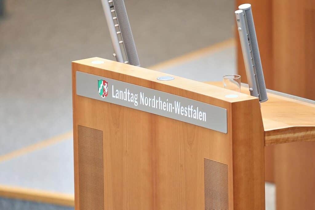 NRW-Landtag will Zutritt für Verfassungsfeinde erschweren