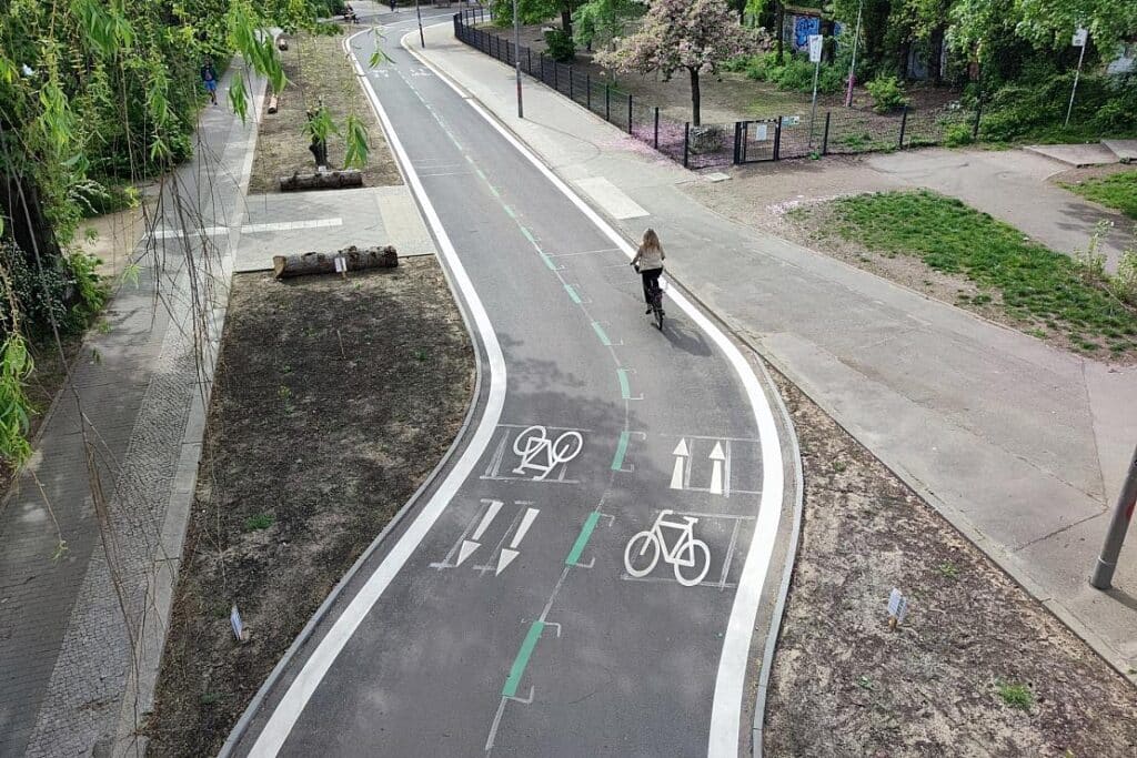 Neuer Radweg an der B 321 zwischen Bergrade Dorf und Neuhof freigegeben
