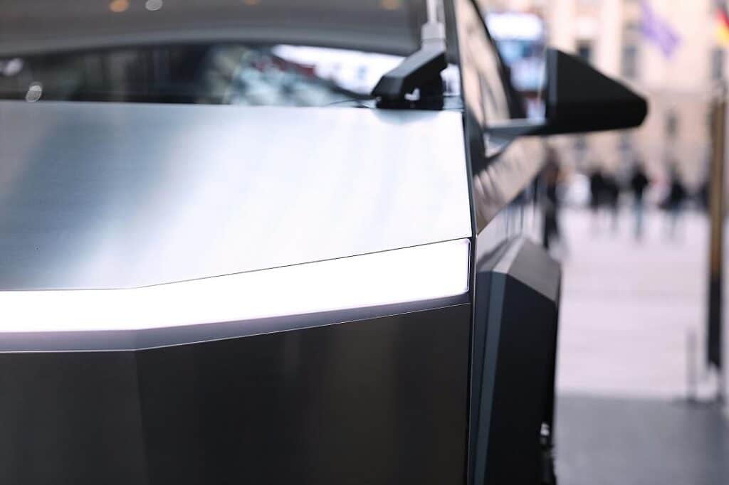 Ost-Wirtschaft sieht Tesla-Standort wegen Grenzkontrollen gefährdet