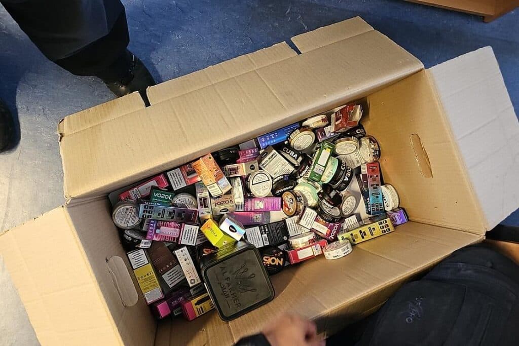 Polizei und Zoll beschlagnahmen illegale Vapes in Göttingen