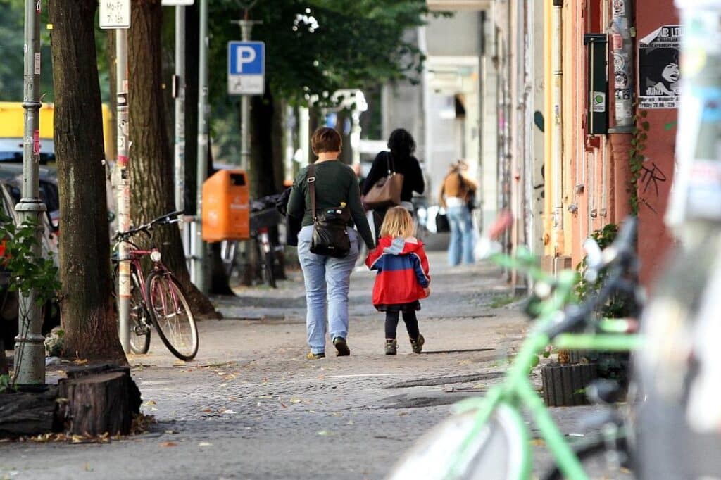 Prien will Lage von Alleinerziehenden verbessern