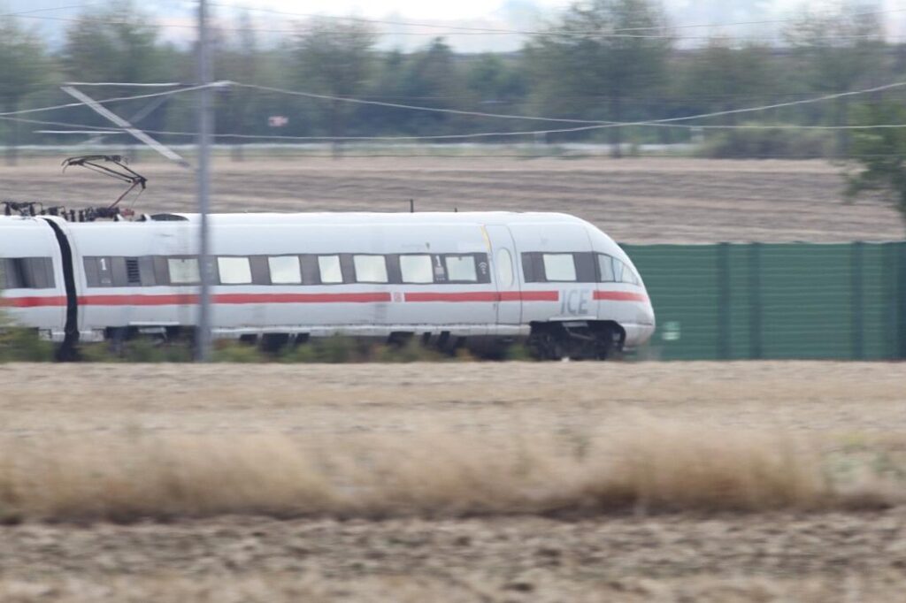 Pünktlichkeit im Bahn-Fernverkehr durch Hitze nur noch 35,5 Prozent