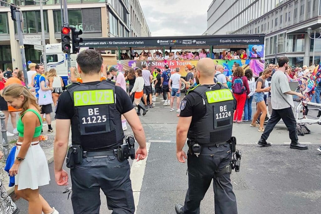 Queer-Beauftragte fordert Schutz sexueller Identität im Grundgesetz