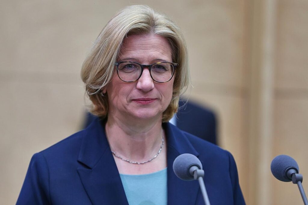 Rehlinger zeichnet 29 Projekte im Saarland für ehrenamtliches Engagement aus