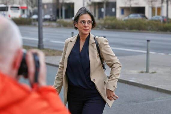 Serpil Midyatli spricht sich für bessere Bleibeperspektiven geflüchteter Auszubildender in Schleswig-Holstein aus.