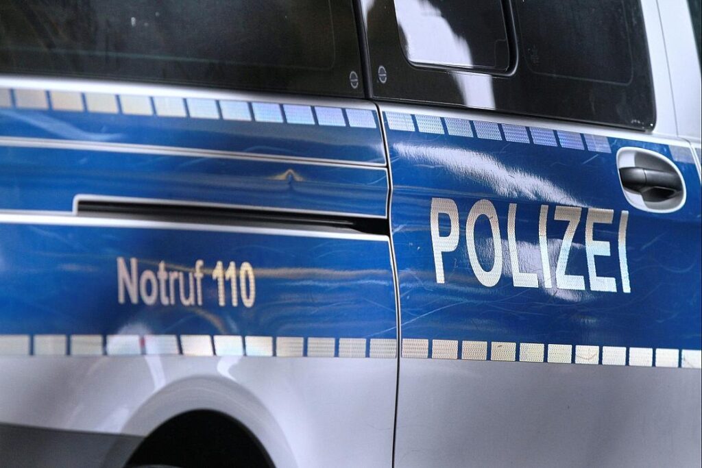 Schwerer Unfall auf B76 in Kiel führt zu Sperrung