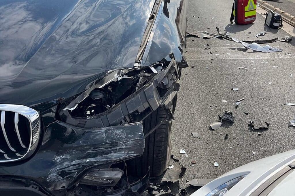 Schwerer Unfall auf Rheinbrücke in Duisburg