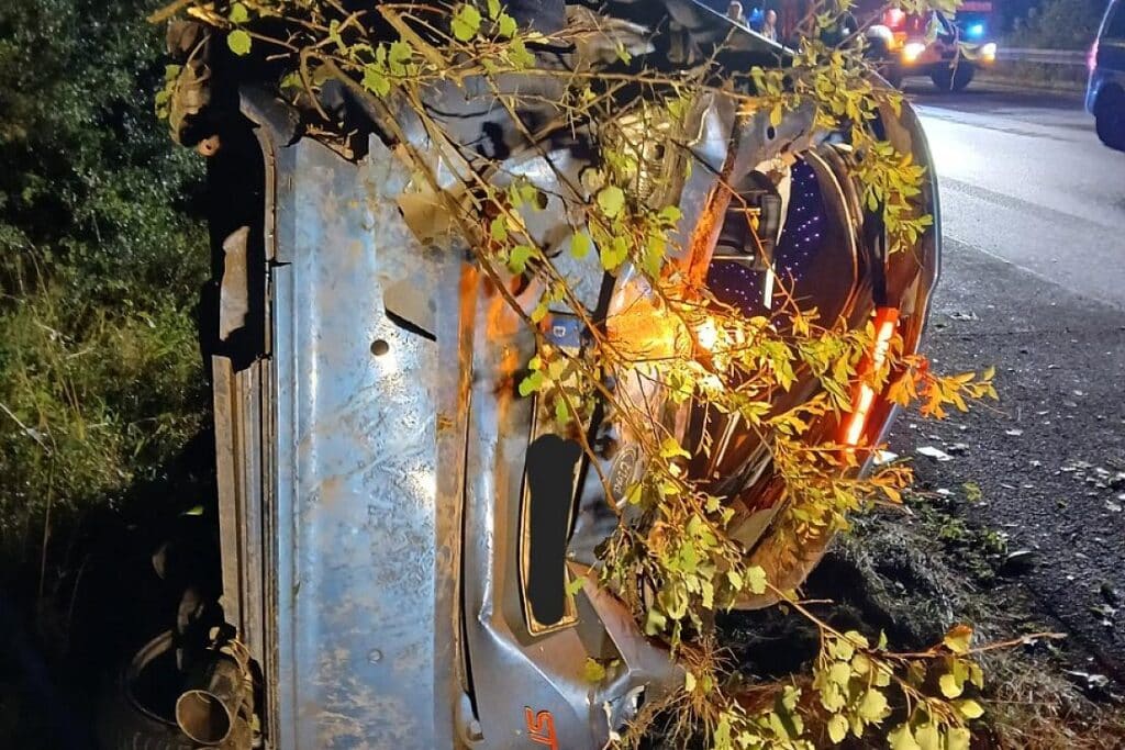 Schwerer Verkehrsunfall auf A46 bei Arnsberg – Fahrer flüchtet