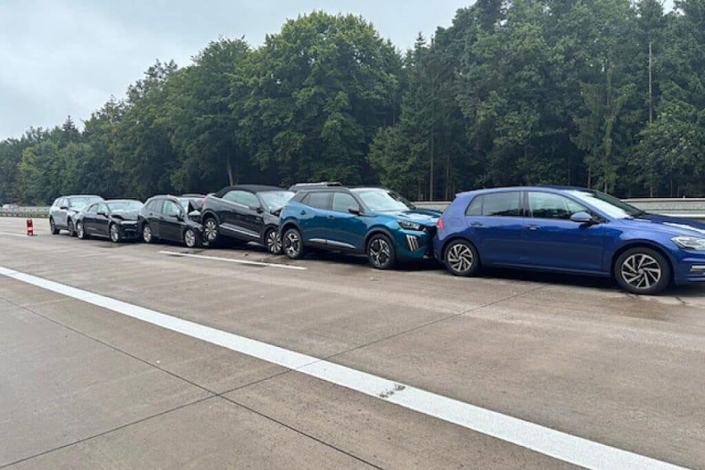 Sechs Fahrzeuge bei Auffahrunfall auf A7 bei Bad Fallingbostel beteiligt