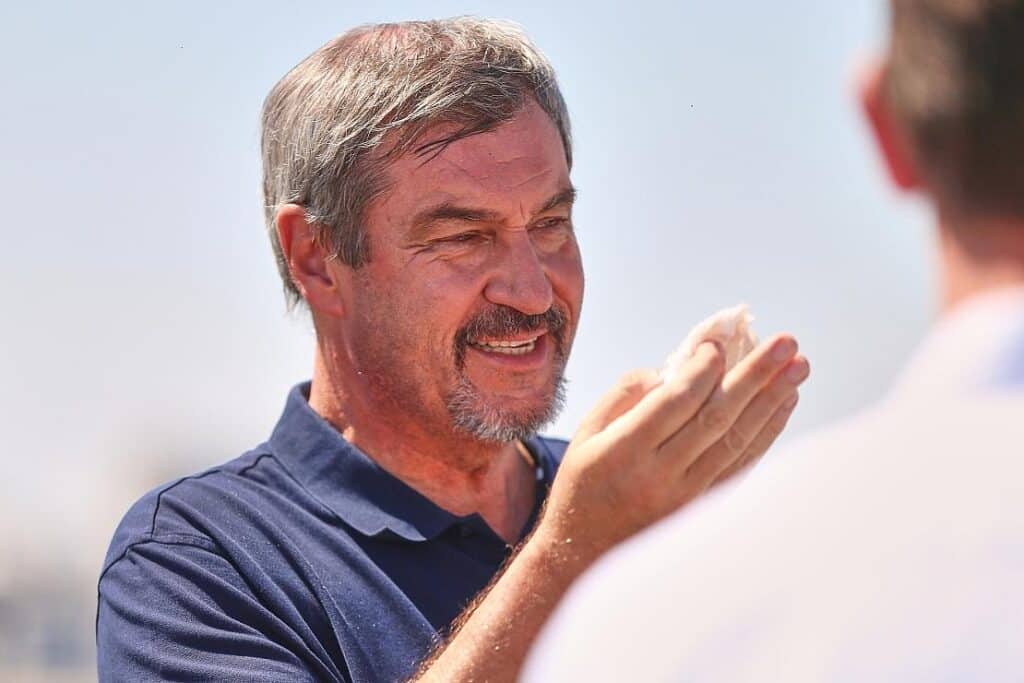 Söder ordnet Beflaggung in Bayern an