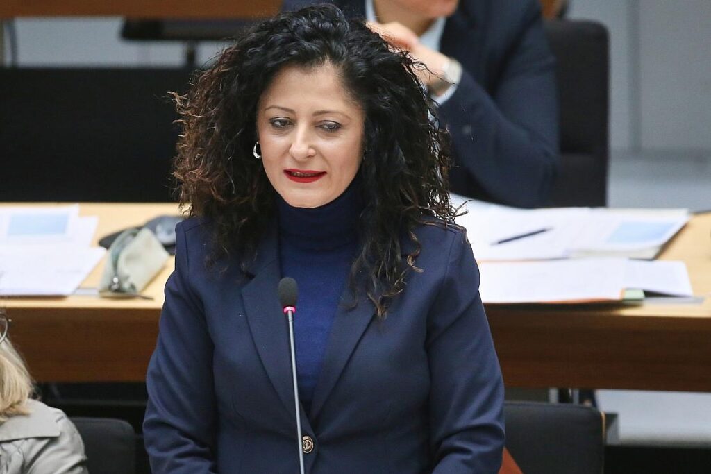Sozialministerin stellt Studie zu Transfeindlichkeit vor