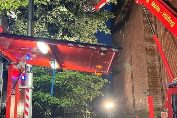 Feuerwehr im Einsatz zur Beseitigung von Sturmschäden und Überschwemmungen in Bocholt.