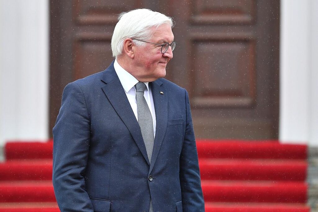Steinmeier bei Halbfinale der Frauen-EM im Stadion