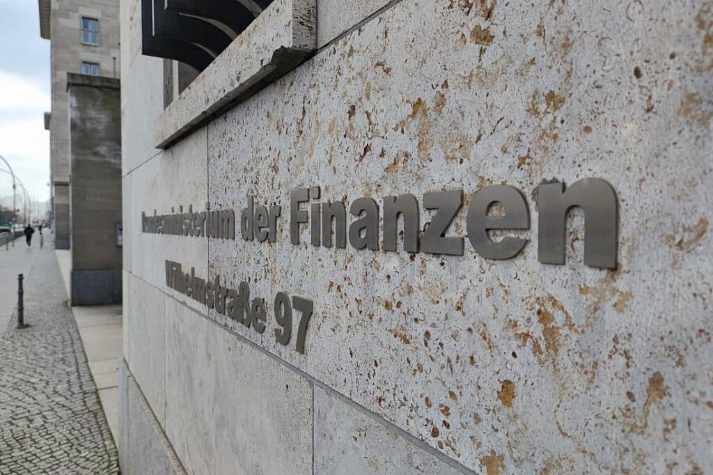 Steuereinnahmen legen weiter kräftig zu