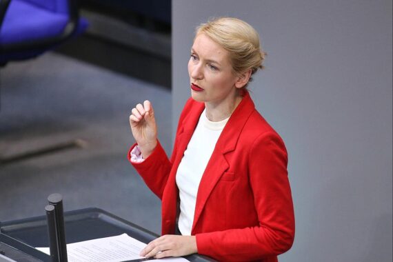 Ines Schwerdtner kritisiert Tariftreuegesetz, fordert Nachbesserungen für besseren Schutz gegen Lohndumping.