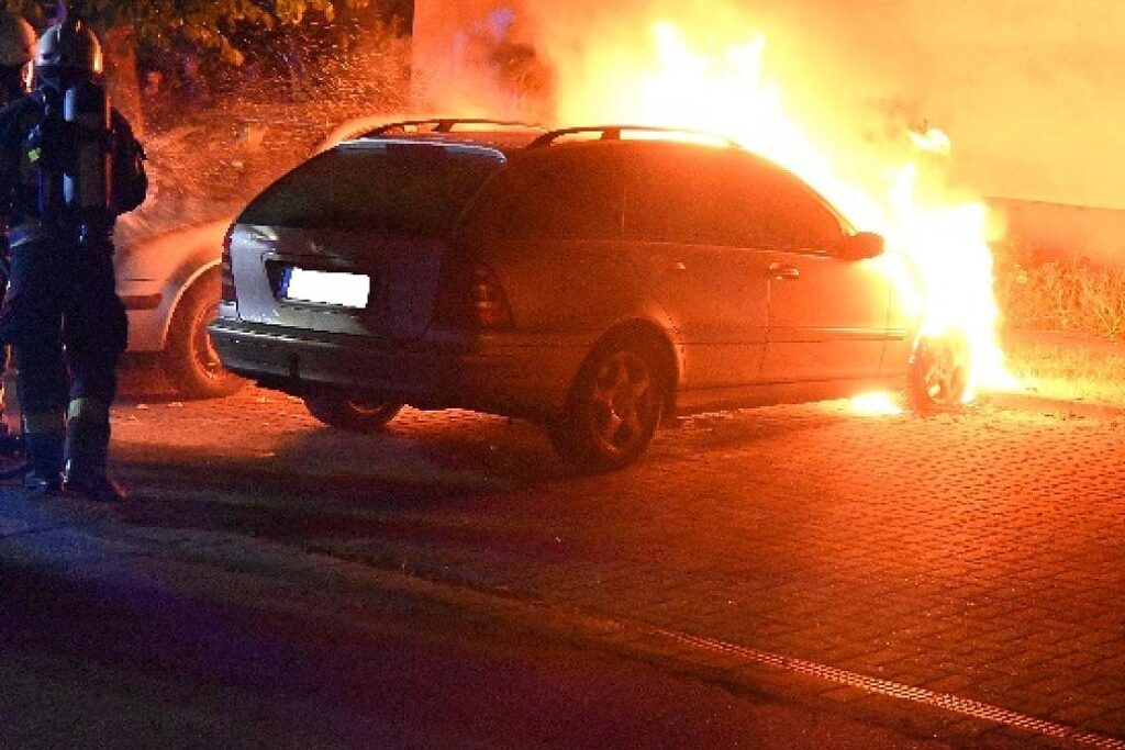 Verdacht auf Brandstiftung nach Autobrand in Salzwedel