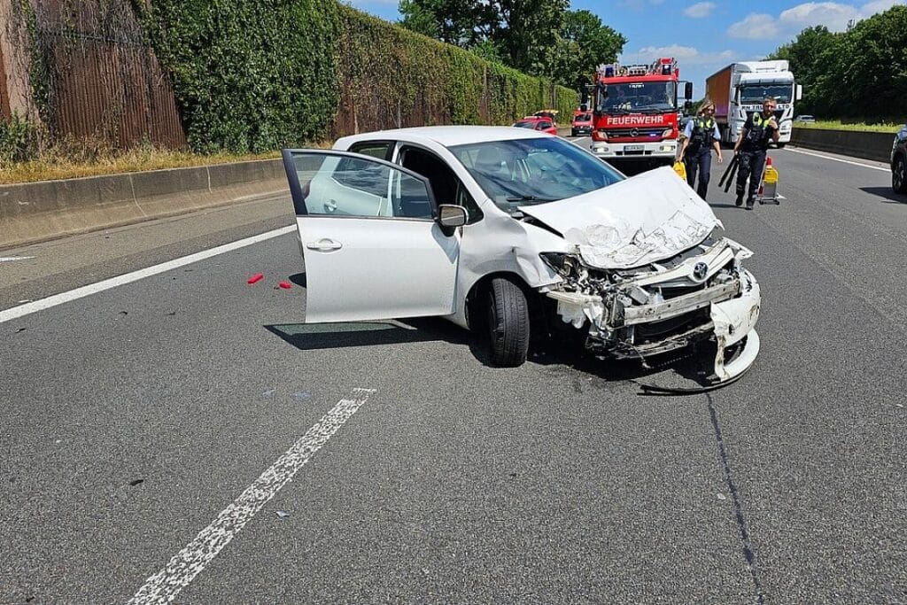 Verkehrsunfall auf Autobahn sorgt für Stau bei Burscheid