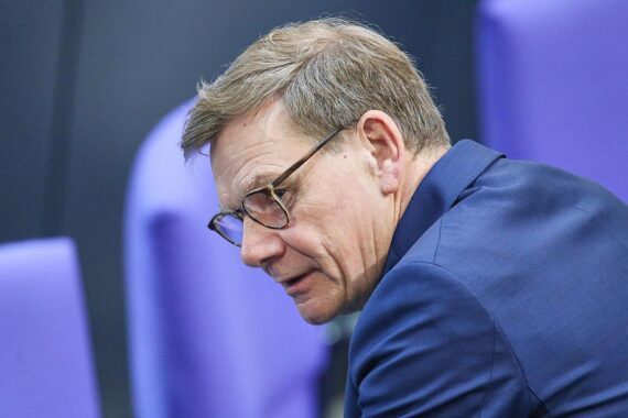 Johann Wadephul im Gespräch, thematisiert Abschiebung straffälliger Syrer und Sicherheitslage in Syrien.