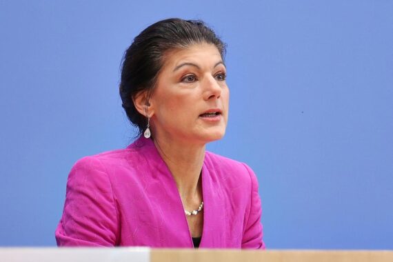 Sahra Wagenknecht fordert halbierte Strompreise und Mehrwertsteuersenkung für private Haushalte in Deutschland.