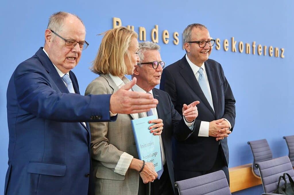 Wüst lobt Initiative für Staatsreform