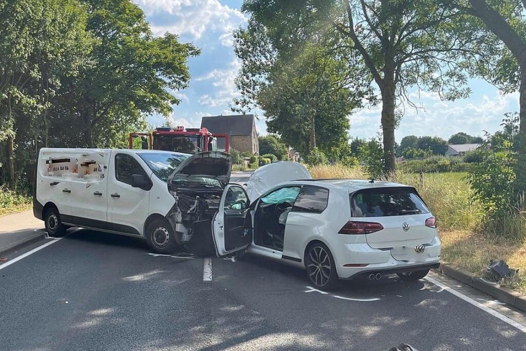 Zwei Verletzte nach Frontalzusammenstoß bei Stolberg