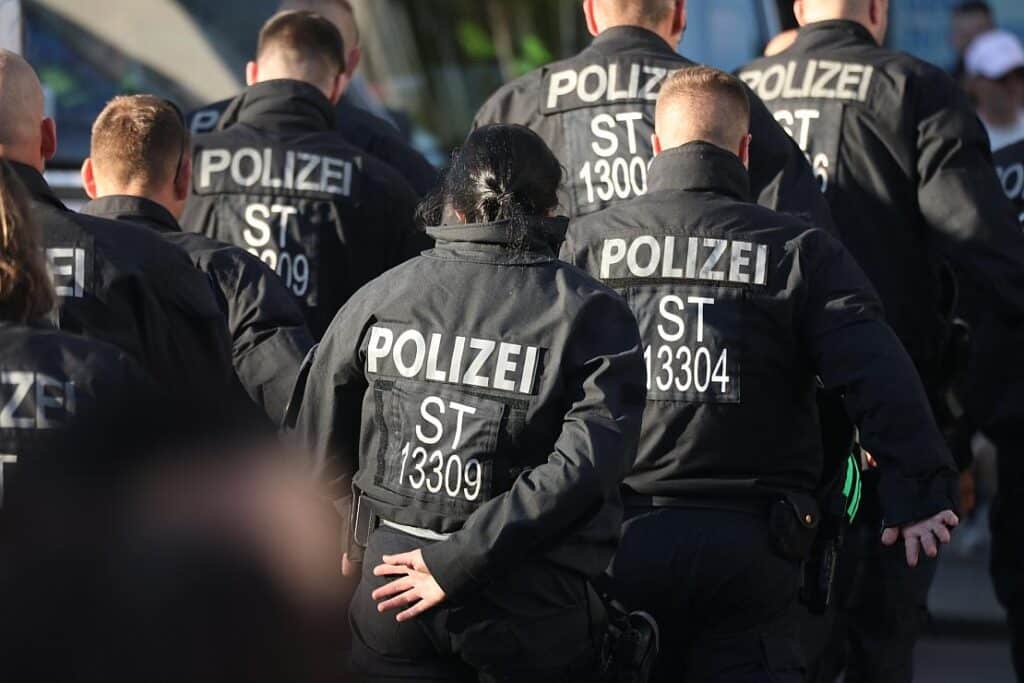 17 Straftaten am Rande des DFB-Pokalspiels in Leipzig