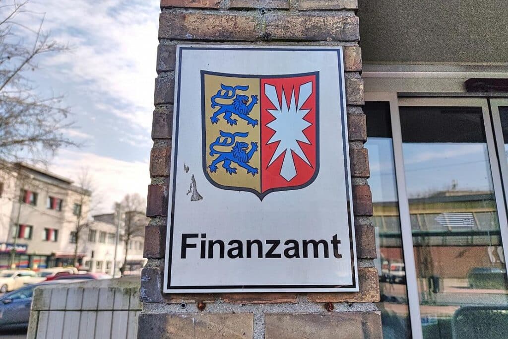 92 neue Steueranwärter in Schleswig-Holstein vereidigt