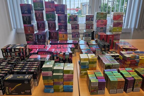 Unversteuerte E-Zigaretten und Wasserpfeifentabak sichergestellt, Zollkontrolle in Euskirchen.