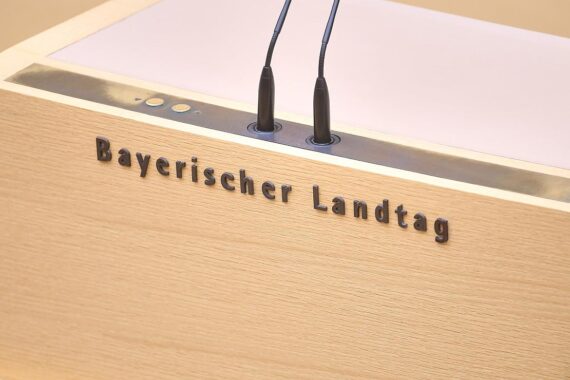 Symbolbild: Bayerischer Landtag, Fraktionen, Freundschaft Bayern-Israel, Dialog und Solidarität.