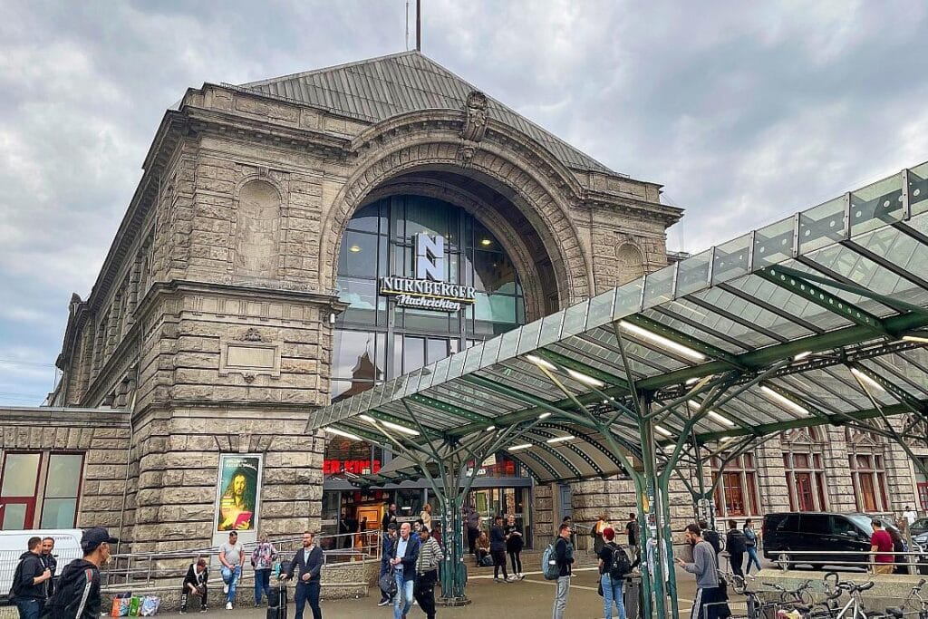 Brand in Elektrotriebwagen legt Nürnberger Hauptbahnhof lahm